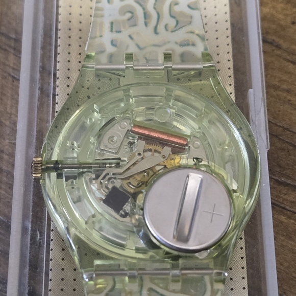 Swatch Green and Gold Artistic Timepiece - Picture 4 of 6